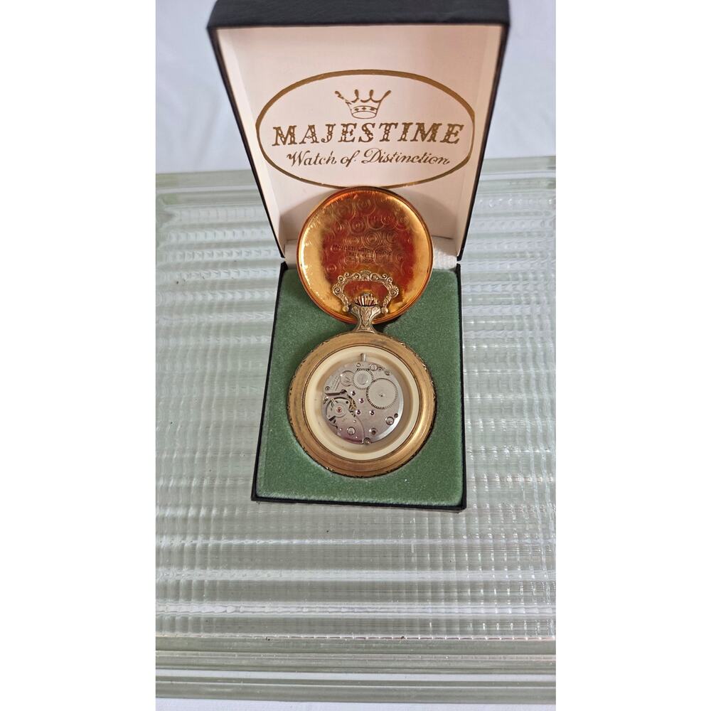 Majestime 17 Jewel Pocket Watch, Swiss Gold tone - Picture 4 of 5